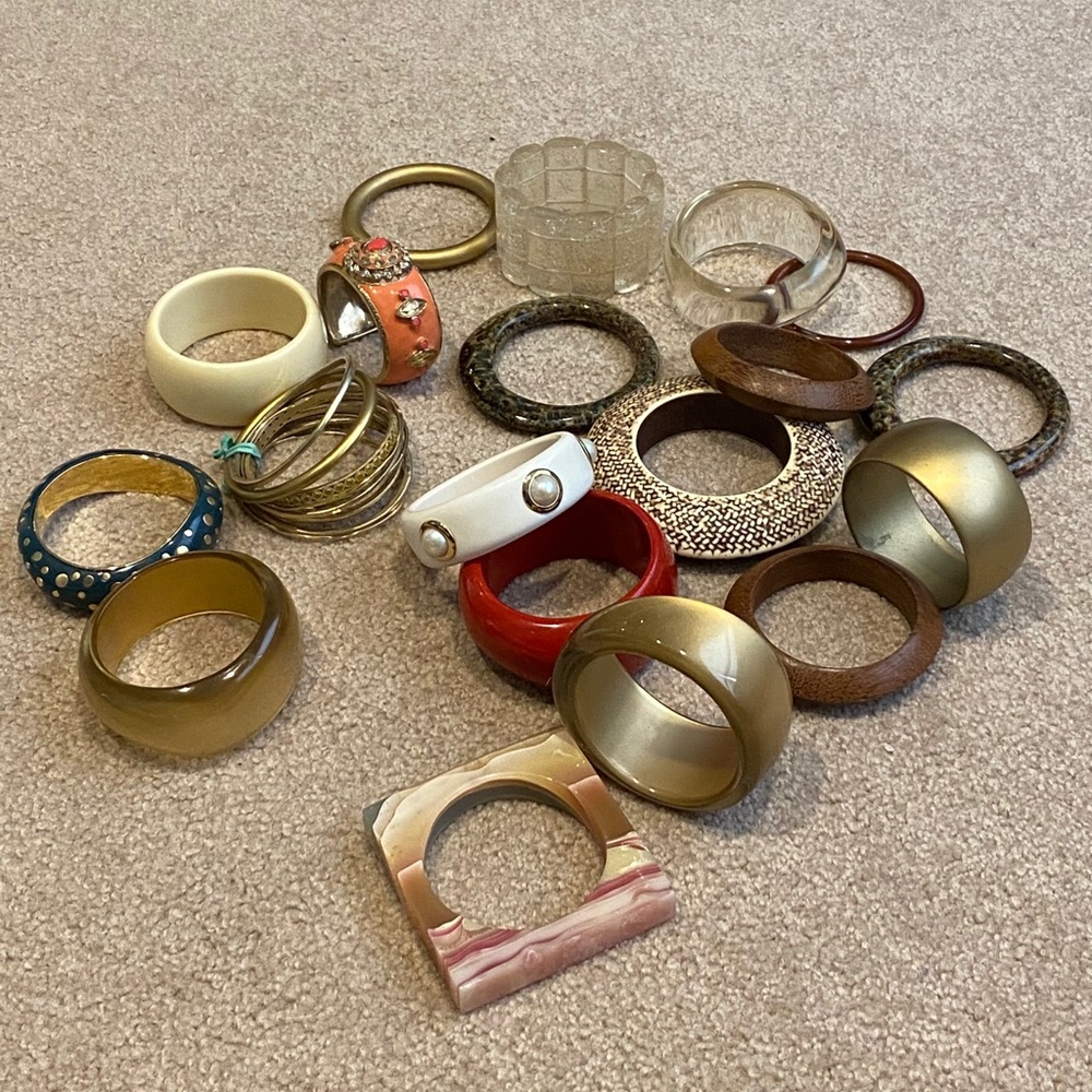 Bangle bundle!!! Fun assorted bangles!!!